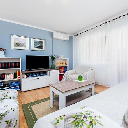 Apartman Oly 로비니 외부 사진