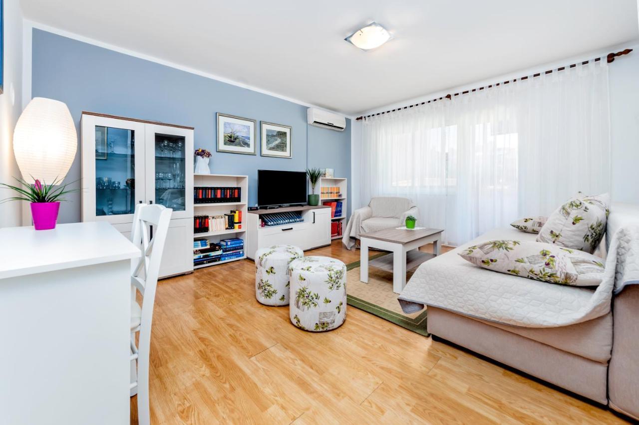 Apartman Oly 로비니 외부 사진